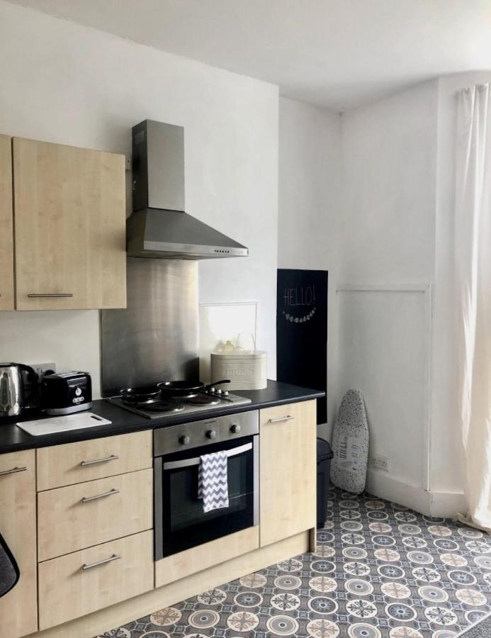 Uplands View, Richmond Tce, Flat 1 Apartment *